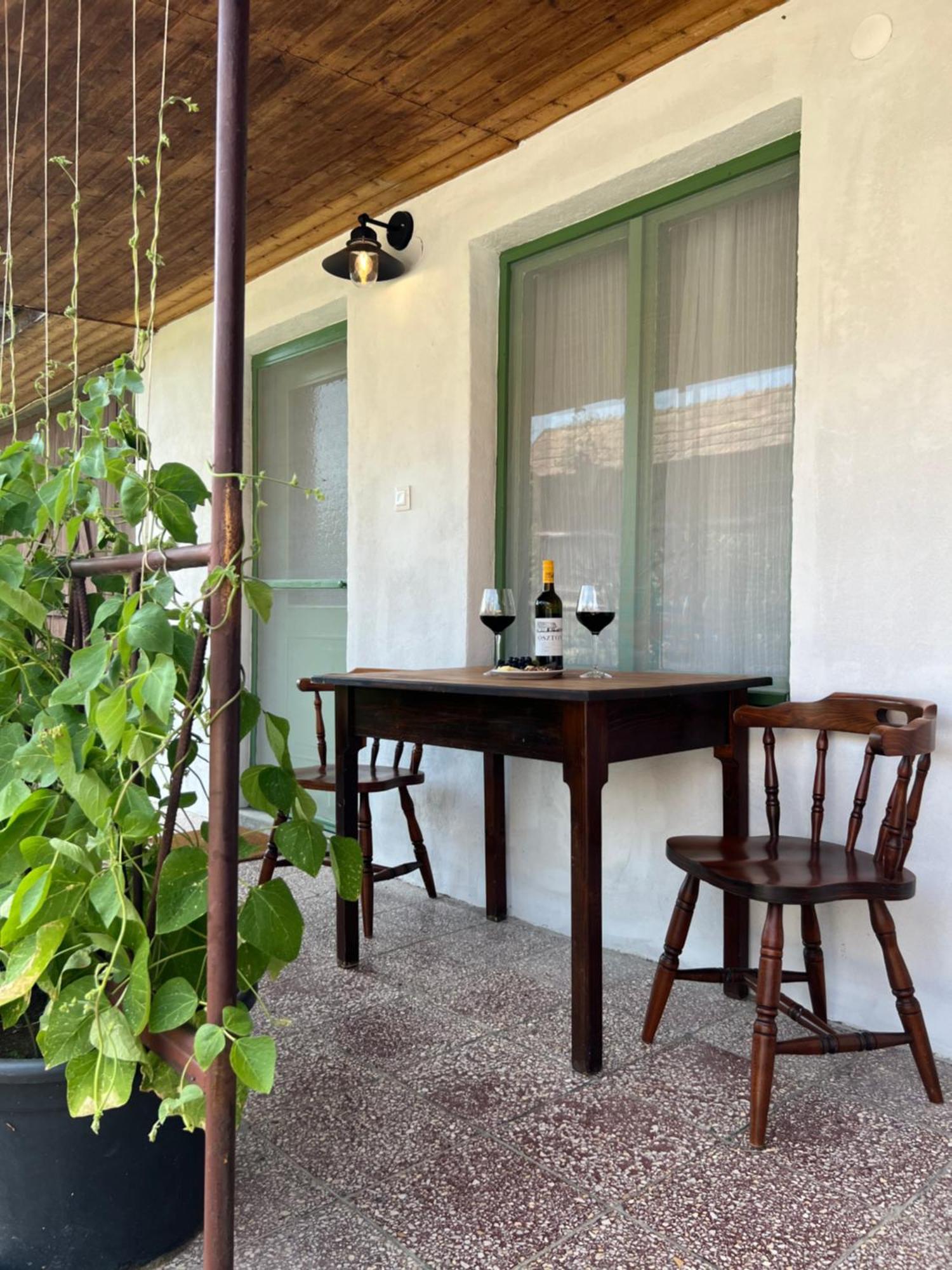 Nest Apartman Balatonszarszo Exterior photo